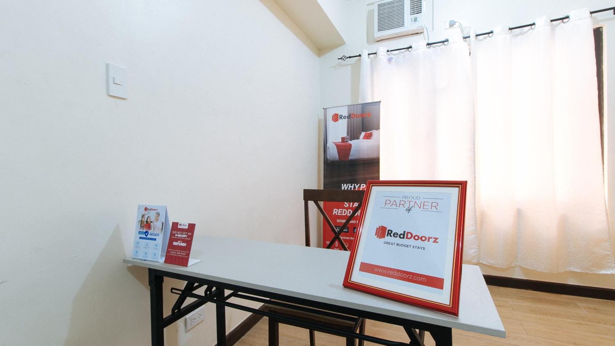 Reddoorz At Sta Cruz Naga City Kültér fotó