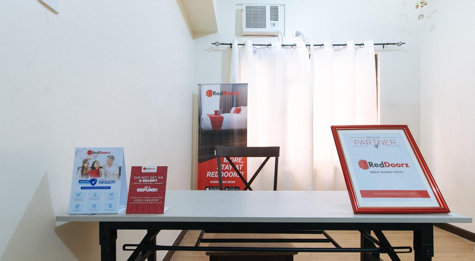 Reddoorz At Sta Cruz Naga City Kültér fotó